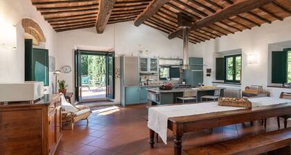 Villa in Le Grazie with 7 bedrooms sleeps 14