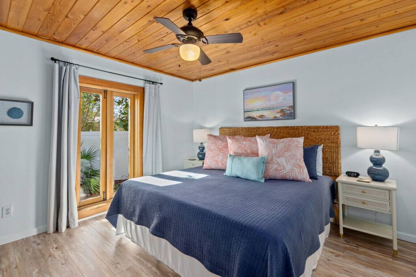 3 bedrooms, desk, iron/ironing board, travel cot