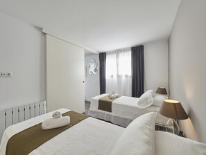 2 makuuhuonetta, silitysrauta/-lauta, internet, vuodevaatteet