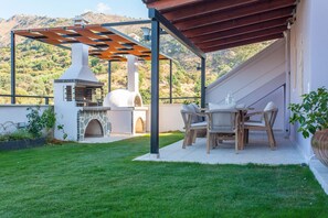 BBQ/picnic area - Sound Of The Mountain Chania (Chania)
