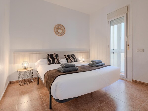 3 bedrooms, iron/ironing board, Internet, bed sheets