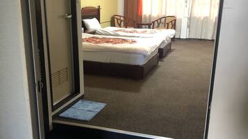 Basic Triple Room | Bed sheets