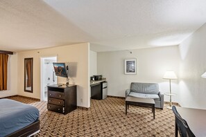 1 bedroom, WiFi - Coratel Plus Deluxe Suite 2 Queen Bed with sofa Non-Smoking Oversized (Wichita)