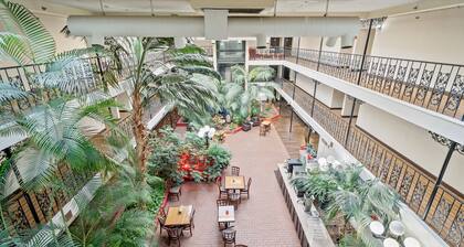 Coratel Plus Deluxe Suite 2 Queen Bed with sofa Non-Smoking Oversized