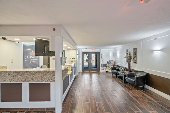 Lobby - Coratel Plus Deluxe Suite 2 Queen Bed with sofa Non-Smoking Oversized (Wichita)