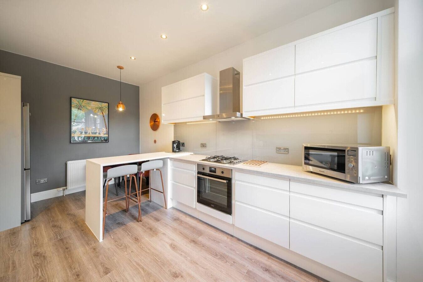 雪櫃、微波爐、焗爐、爐具