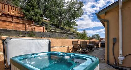 Spacious 5 BDR 3 BA House with Hot Tub, BBQ, Fire Pit, Home Gym, Mountain View