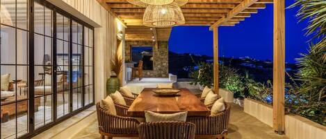 Outdoor dining