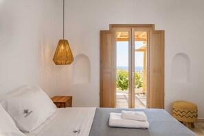 5 bedrooms, in-room safe, desk, iron/ironing board