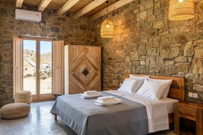 5 chambres, coffre-fort, bureau, fer et planche Ă repasser