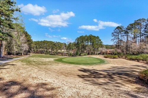 Captains Walk 103: Cozy 2BR condo in Keowee Key, perfect for a relaxing getaway.