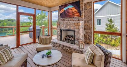 Coveside Spacious 5BR Waterfront Home