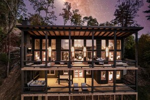 Terrace/patio - Pinnacle Place – Modern 4BR w/ Hot Tub & Views (Epworth)