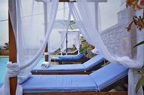 Outdoor pool - Όμορφο σπίτι με θέα θάλασσα και στην πισίνα (Γύθειο)