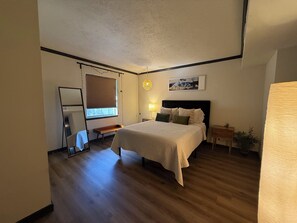 2 bedrooms, in-room safe, desk, iron/ironing board