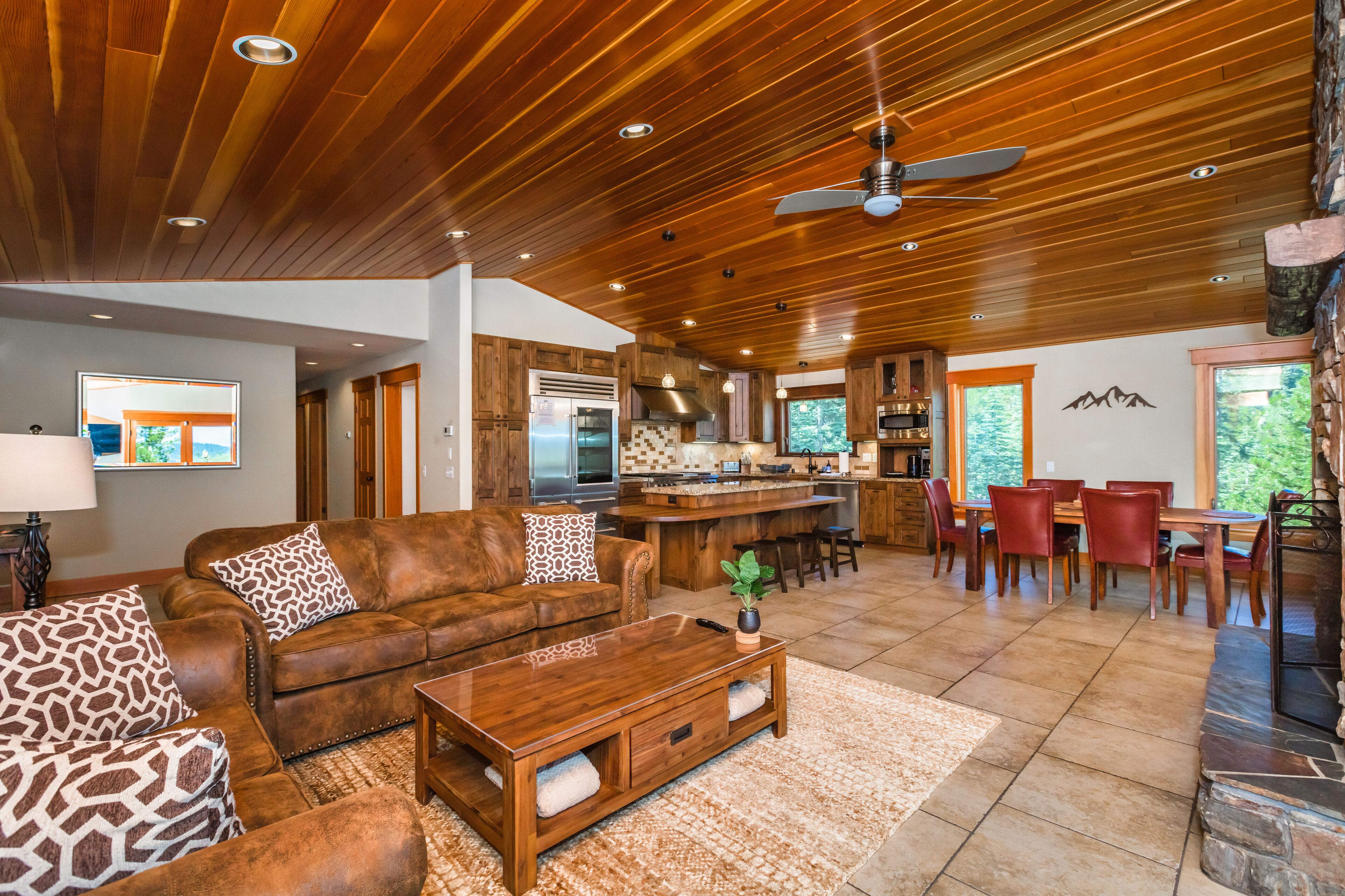 Black Diamond_Gorgeous Views, GameRoom (PoolTable/PingPong/Arcade/NES/SNES) +Office & Heated Floors