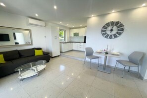 Smart TV - Holiday home with bubble bath , sauna and sea view (Crikvenica)