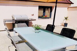 تناول الطعام بالخارج