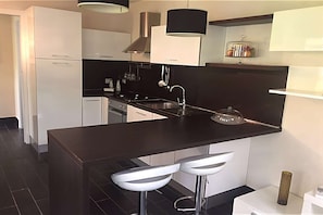Microwave, stovetop - Beautiful holiday home in Giarre with shared pool (Giarre)
