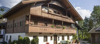 Apartment in Fügen near Hochzillertal Skiing