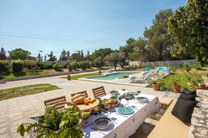 Outdoor dining - Holiday Home near Beach in Afandou (Koskinou)
