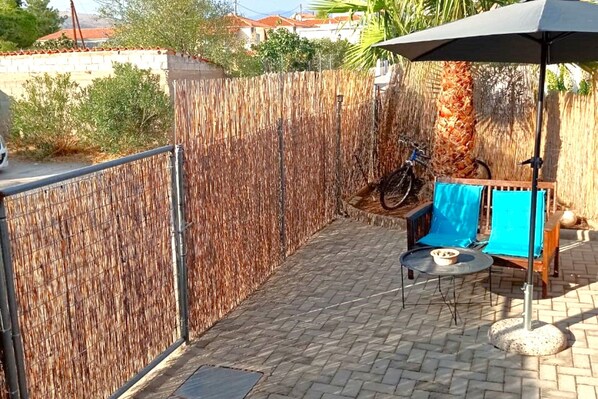 Property grounds - Inviting apartment in  Galaxidi with balcony (Galaxidi)