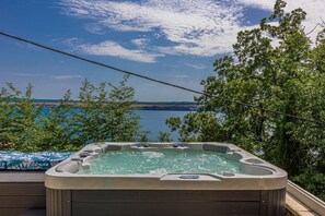 Bañera de hidromasaje al aire libre