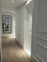 Televisión LED de 42 pulgadas con canales por cable, una televisión