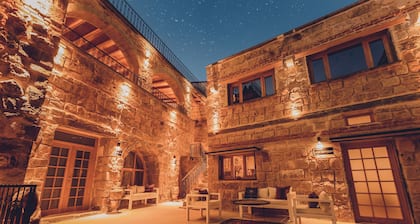 Pinhan Cave Suites