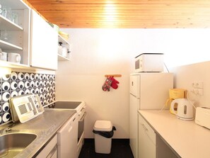 Microwave, dishwasher