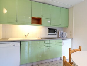 Microwave, dishwasher