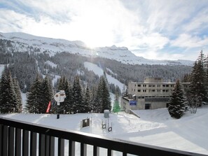 Property grounds - Renovated studio for 4, balcony, at the foot of slopes and shops (Flaine)