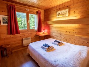 6 bedrooms, free WiFi, bed sheets