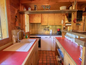 Réfrigérateur, micro-ondes, four, lave-vaisselle