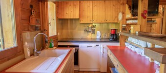 Cozy Chalet · Ski-in/Ski-out · Fireplace · Free WIFI