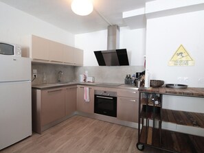 Microwave, dishwasher