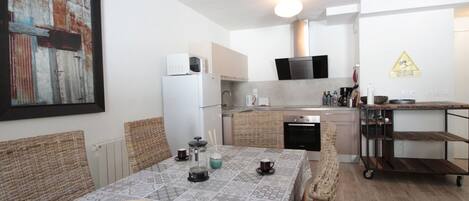 Microwave, dishwasher