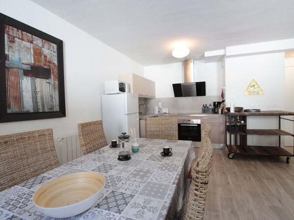 Microwave, dishwasher