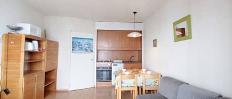 Téléviseur, bureau