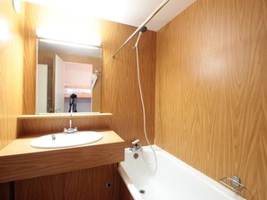 Towels - Cozy Studio for 4 in Andromède Residence, 300m from Slopes, Flaine Forêt (Flaine)