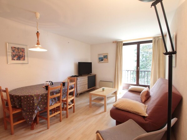 TV, DVD player, offices