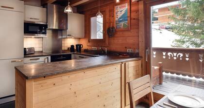 Chalet Chaleureux à Méribel : Cheminée, Jacuzzi, Proche Commerces, 4 Chambres en Suite