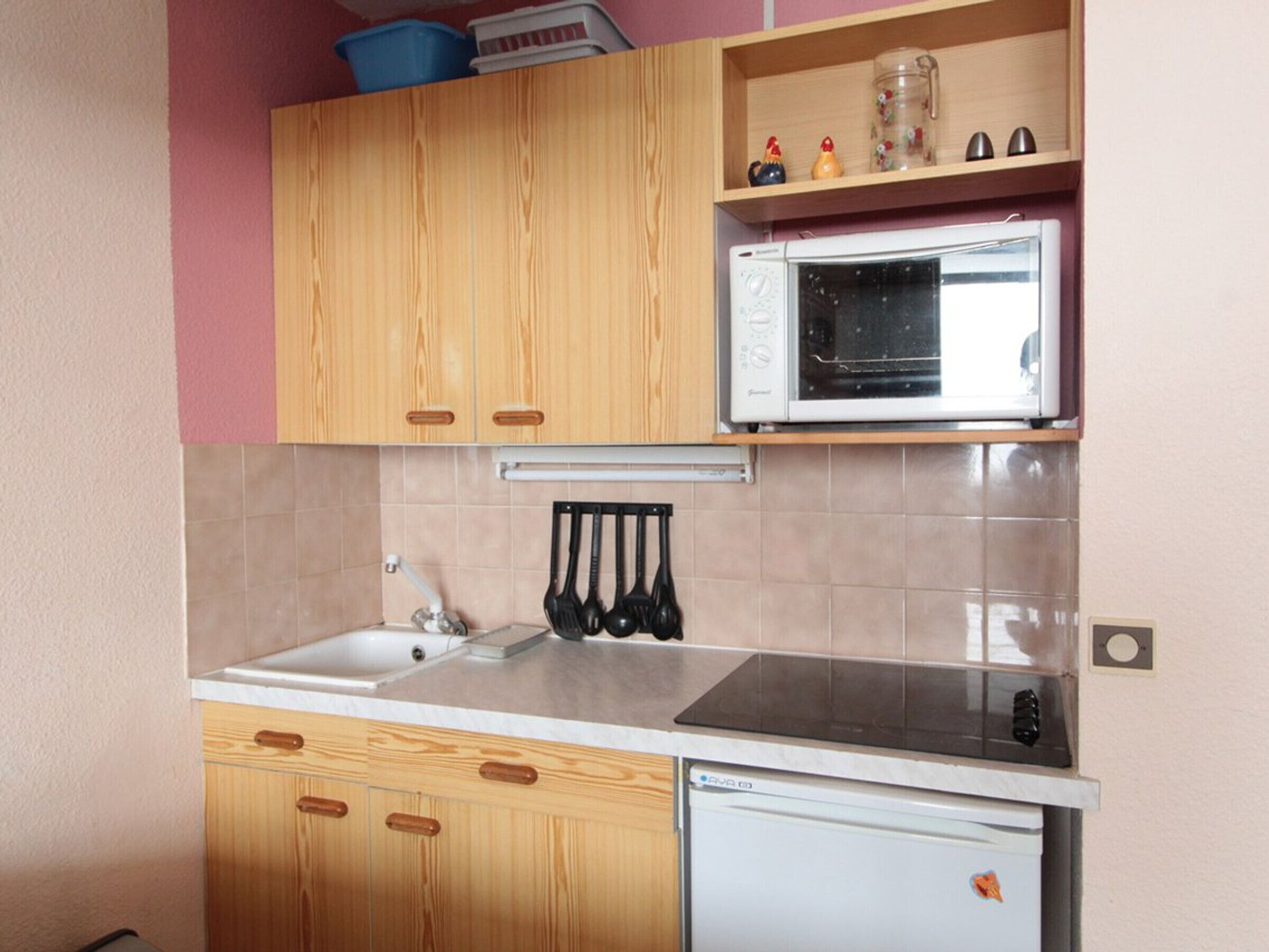 Microwave, oven, toaster