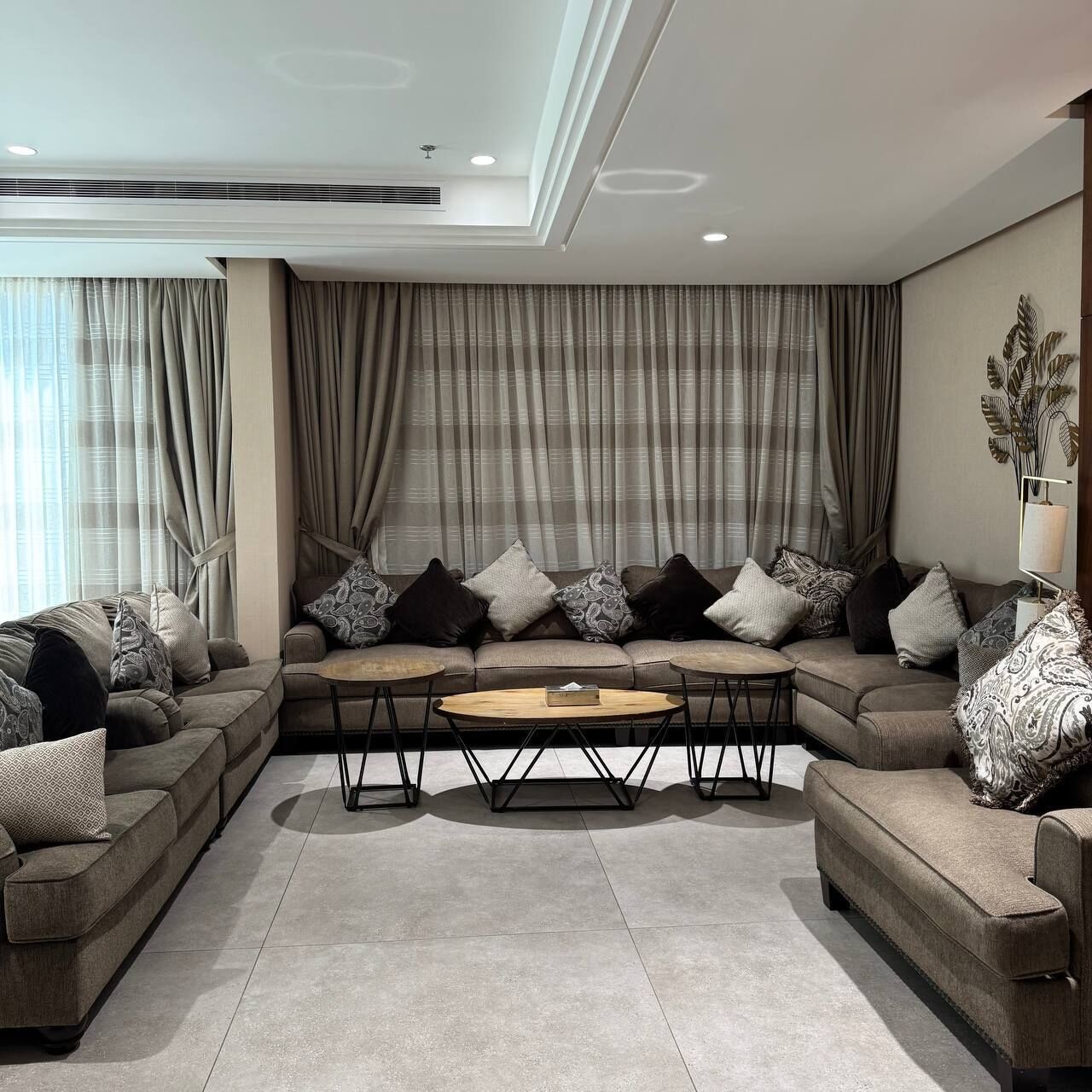 Royal Villa | Minibar, in-room safe, blackout drapes, soundproofing