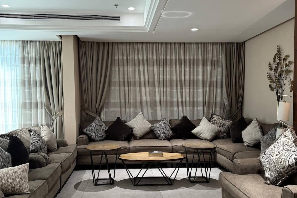 Royal Villa | Minibar, in-room safe, blackout drapes, soundproofing