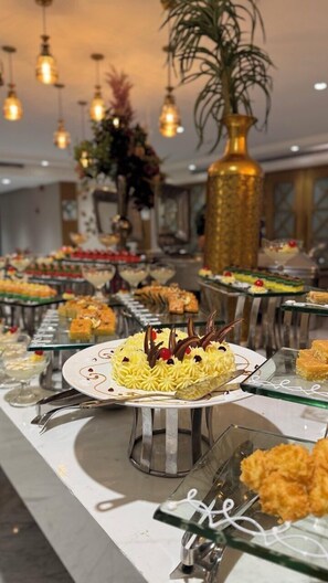 Restaurant - Midan Hotel (Makkah)
