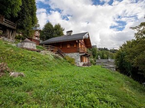 Exterior - Spacious chalet in Méribel for 8 guests · Wi-Fi included (Méribel)