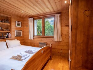 4 bedrooms, free WiFi, bed sheets