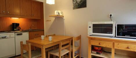 Réfrigérateur, micro-ondes, lave-vaisselle