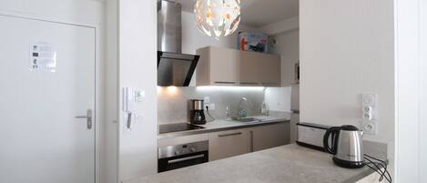 Réfrigérateur, micro-ondes, lave-vaisselle